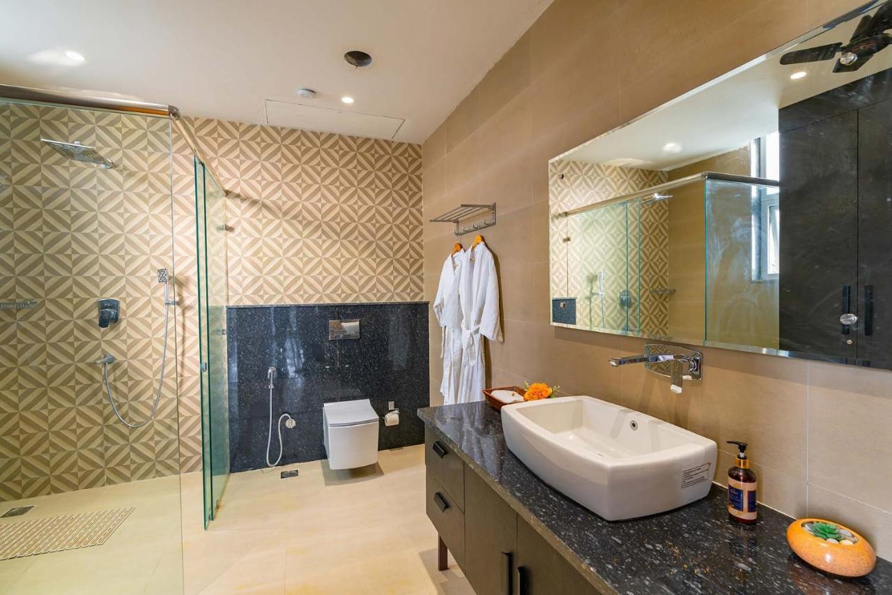 Stayvista At Le Blanc Escape W Outdoor Pool Sohna Exterior foto